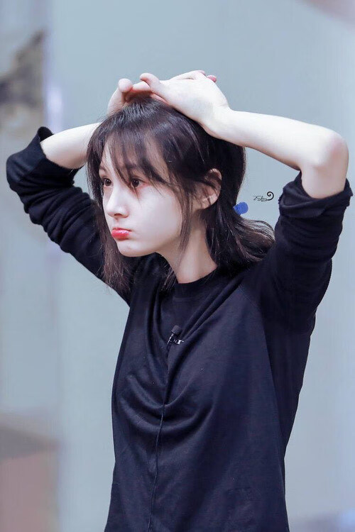 爱游戏平台-“德甲劲旅稳扎稳打，期待冲击联赛顶峰”，德甲经典比赛