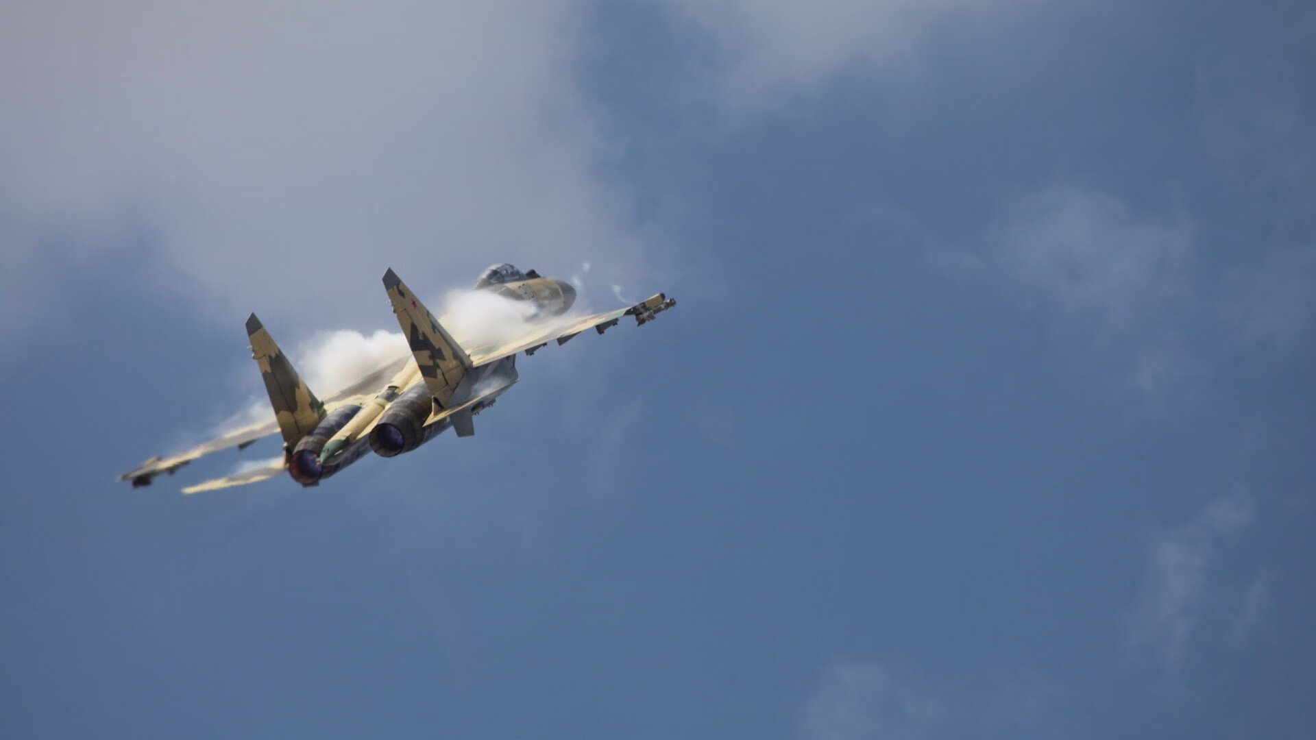 爱游戏综合娱乐-欧冠“幕后英雄”揭秘：那些默默付出的队医、理疗师