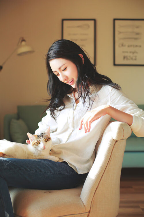 爱游戏体育平台-球迷狂欢：现场粉丝的应援和互动瞬间，球迷爱好者