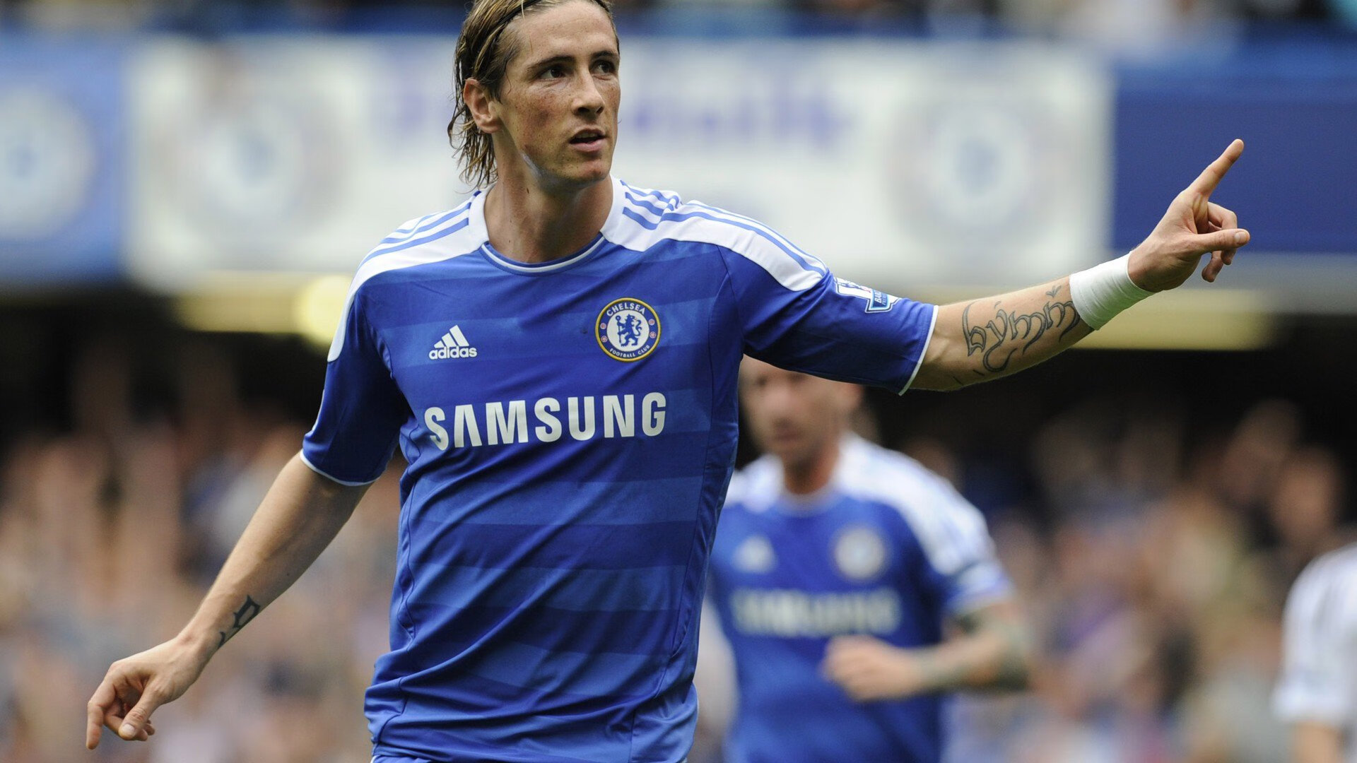 锦标赛上,一支球队夺魁,成为最耀眼的明星,锦标赛第一名是什么运动员