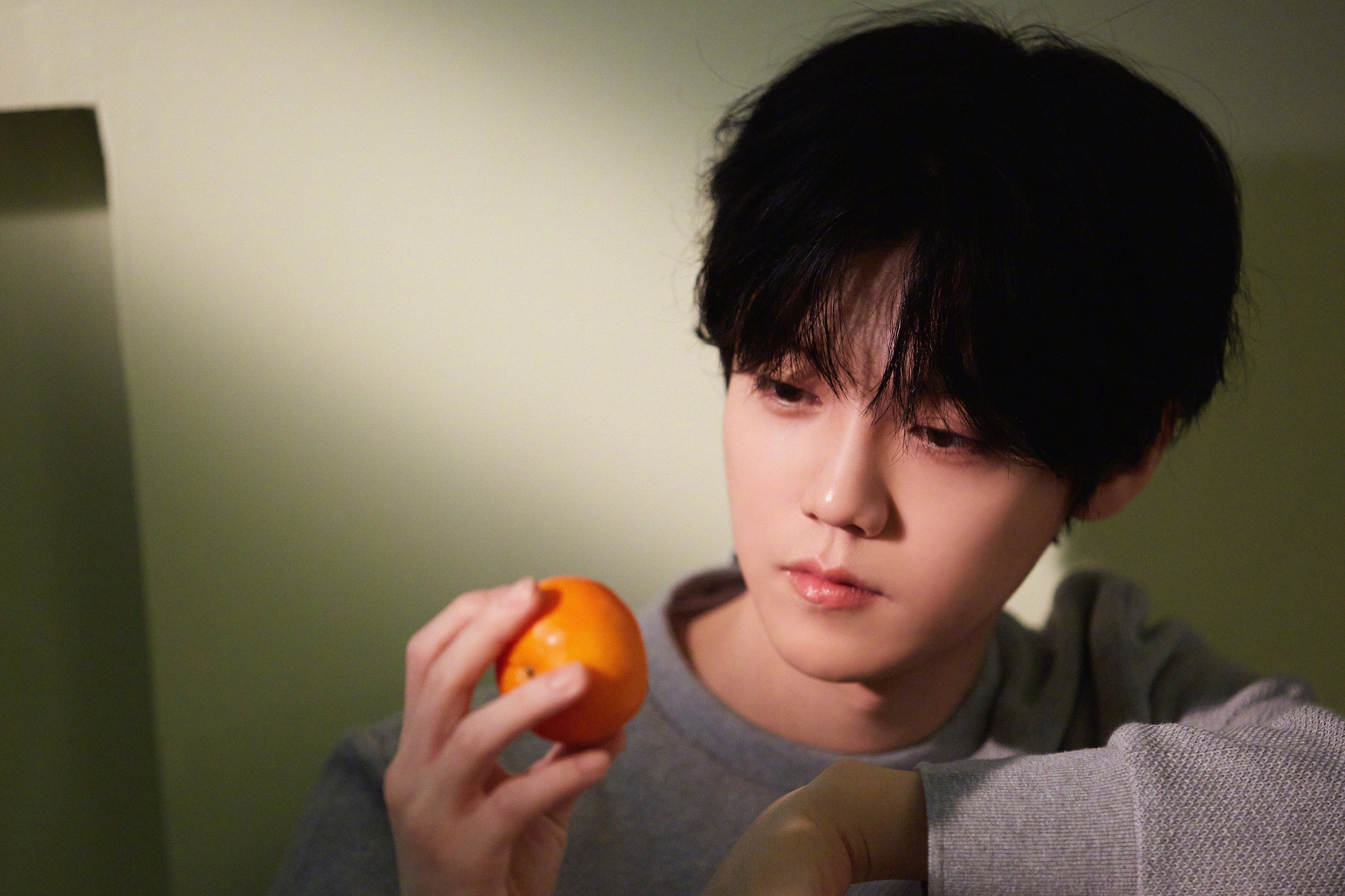 76人球员穿着复古球衣训练引发怀旧情绪，76人的球衣